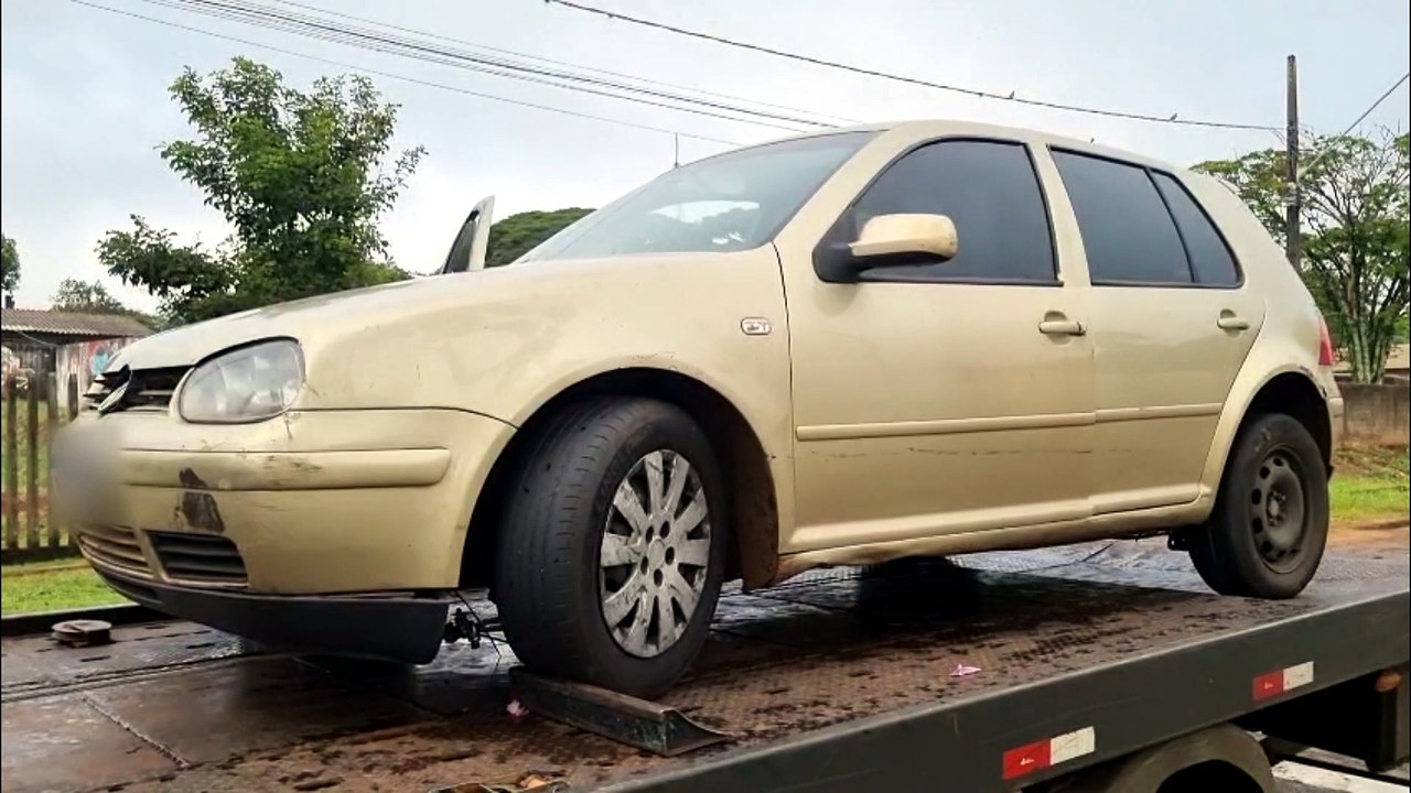 Golf com registro de furto é localizado pela PM após ser usado em assalto em Cascavel