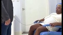 Influenciadora famosa desmaia no hospital após descobrir diagnóstico