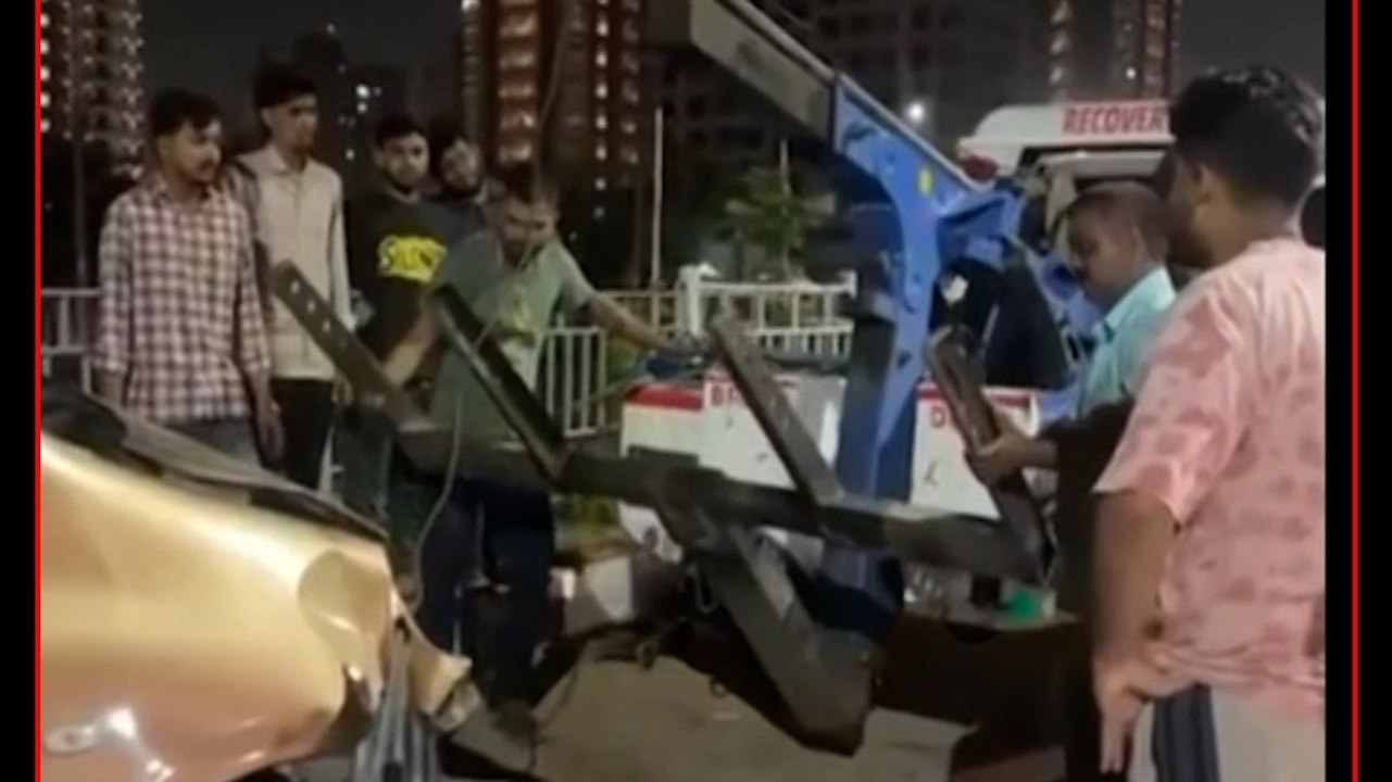 Surat के कैनाल रोड पर हुआ भीषण कार हादसा, हवा में 180 डिग्री घूमी कार!
