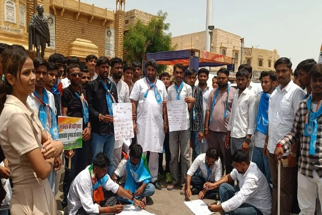 छात्रसंघ चुनाव की मांग पर एनएसयूआइ का हल्लाबोल, रक्त से लिखा राज्यपाल-सीएम के नाम पत्र