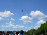 Un Helicoptère survole la Seine