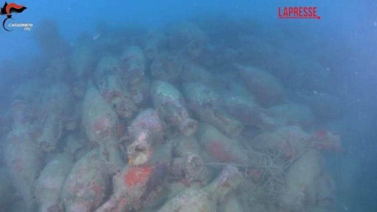 Il mare di Mazara del Vallo svela un tesoro di anfore antiche