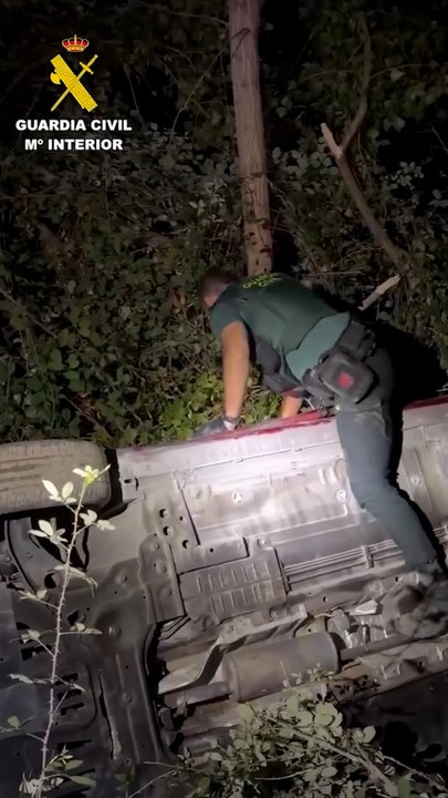 La Guardia Civil rescata a un niño tras un accidente de coche en Soportújar, Granada