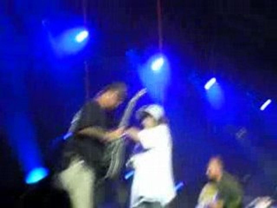 TOKiO HOTEL - 12.07.08 [ CHANGEMENT DE GUITARE ]
