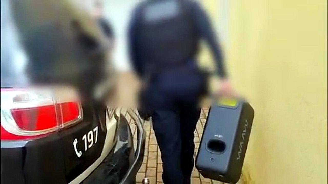 Vizinho pede para baixar o som, homem se recusa e acaba ‘baixando’ na delegacia