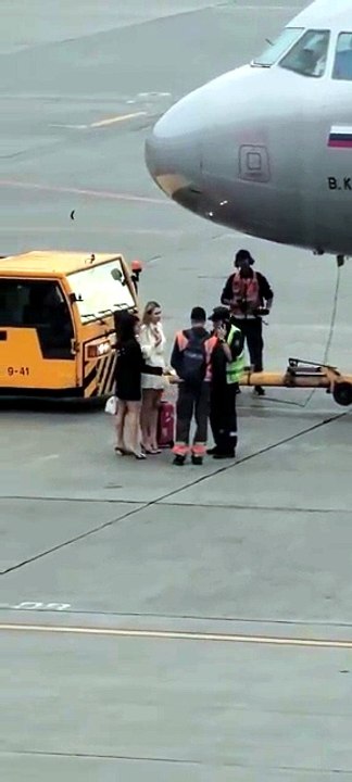 Duas mulheres invadem pista de aeroporto na Rússia