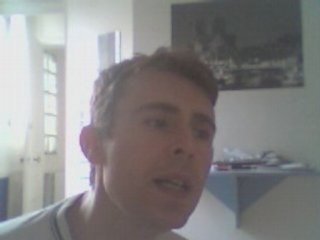 Wiwi égratigne "Attention to me"