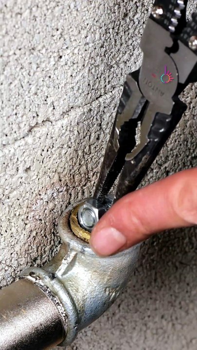 Bolt trick every plumber needs🛠️