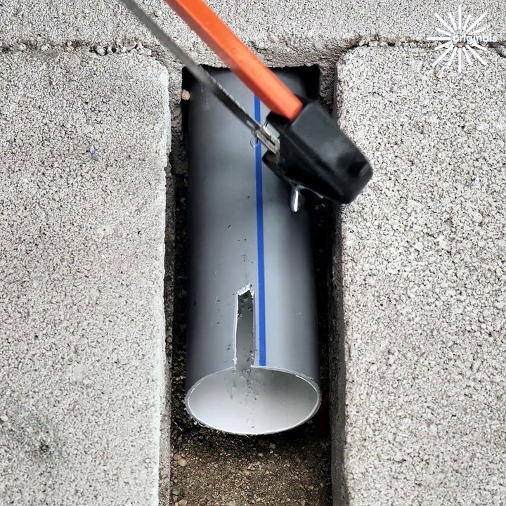 The correct way to cut a PVC pipe!