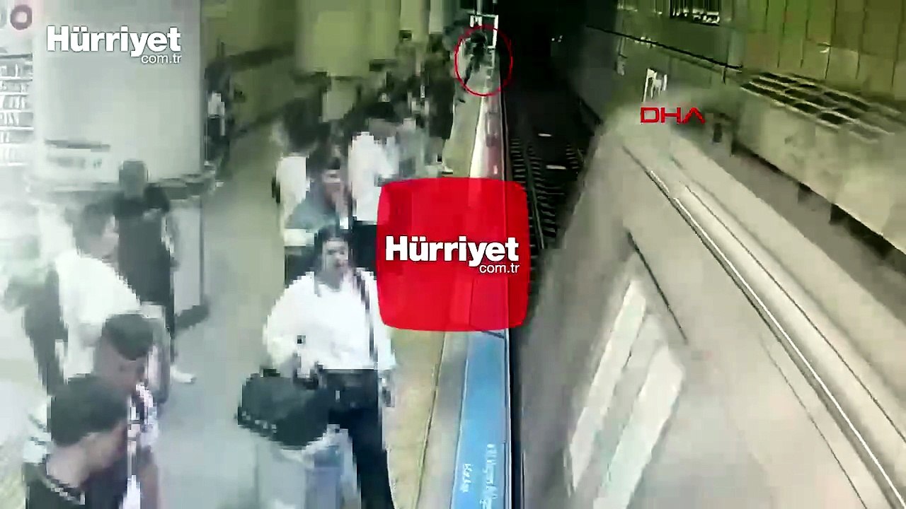 Şişli'de görme engelli genç raylara düştü
