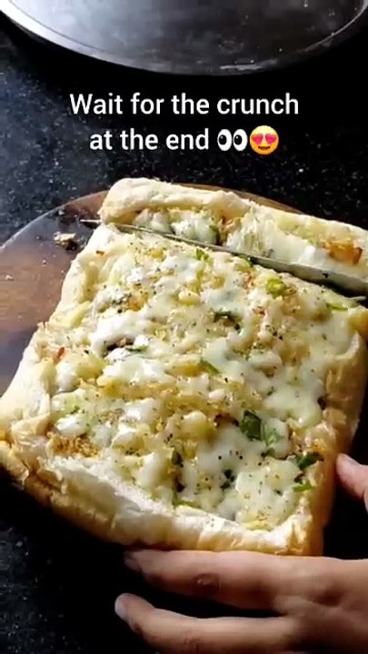 🧄 Homemade Garlic Bread Recipe | No Oven Needed | Cheesy Easy & Crispy | Parvati Singh Foods 😍