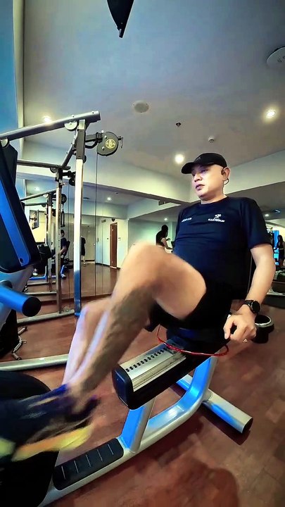 Kardio di Gym: Pilih Treadmill atau Sepeda Statis?  #TreadmillWorkout #CardioVibes #RunningMotivation #FitnessJourney #shorts