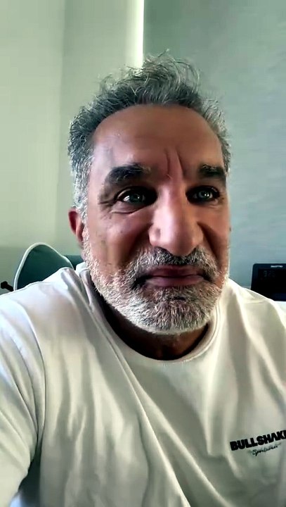 باسم يوسف يوجه نصيحة ساخرة إلى عمرو دياب: كفاية أرجوك