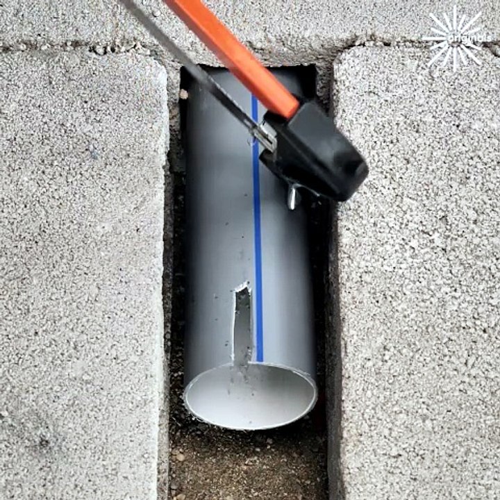 The correct way to cut a PVC pipe!