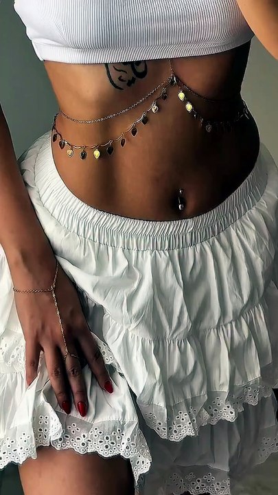 A waist chain that boosts your feminine energy 1,000x ✨ — fully custom-made to your exact measurements, from start to finish.