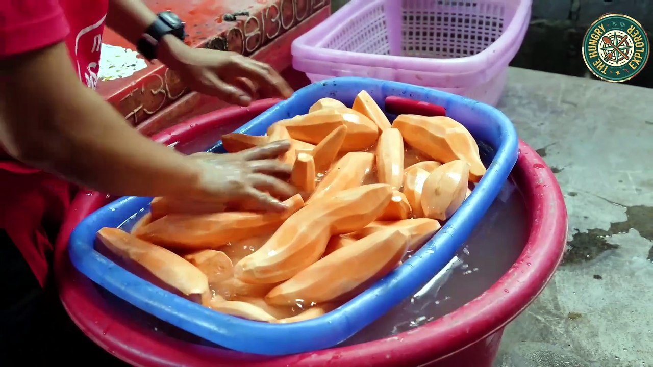 How_Fried_Banana___Sweet_Potato_Won_Michelin_Award_for_4_Consecutive_Years_in_Bangkok_-_Thailand