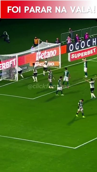 FEZ O GOL, PULOU A PLACA E SUMIU! 😂⚽ A COMEMORAÇÃO MAIS AZARADA DO ANO! #jacy #futebolengraçado