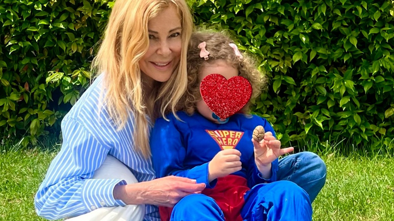 El divertidísimo momento de Ana Obregón con la pequeña Anita durante un safari: "Pues no tenía cuernos, ¡era un avestruz!"