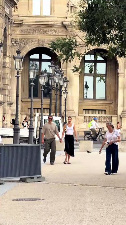 #bradleycooper #gigihadid #paris