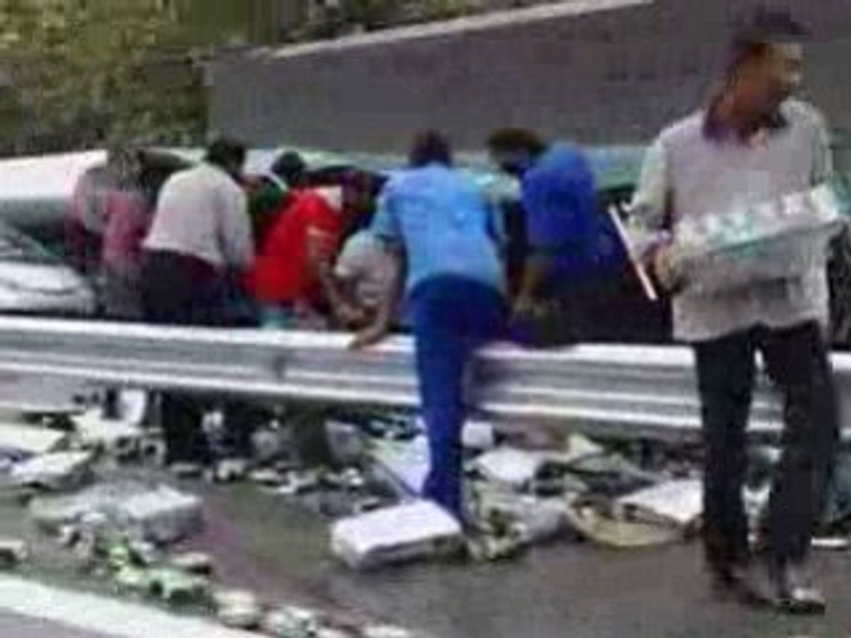 Ingyen sör az autópályán