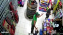 Cliente saca revólver e ameaça funcionária de conveniência em Cascavel