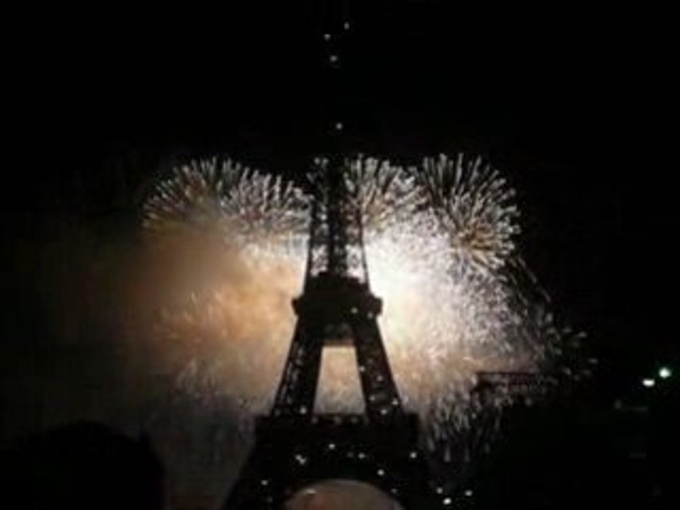 14 JUILLET 2008 PARIS TOUR EIFFEL BOUQUET FINAL FEU D ARTIFI