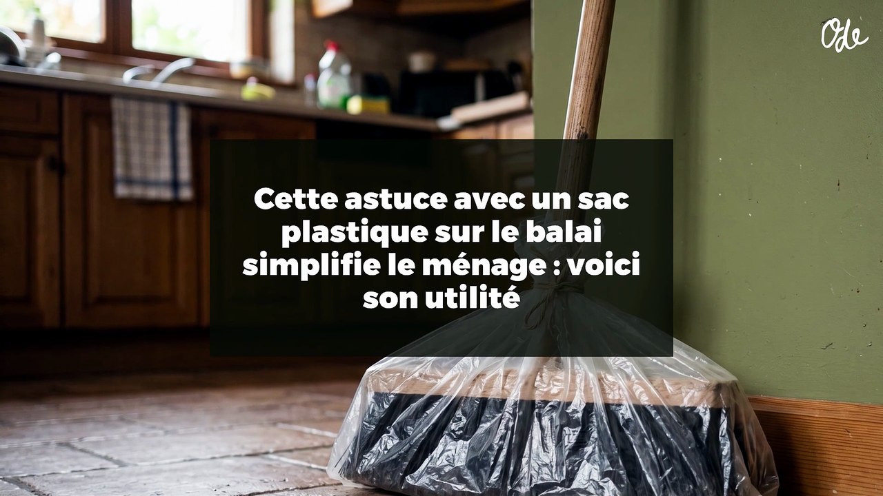Cette astuce avec un sac plastique sur le balai simplifie le ménage : voici son utilité