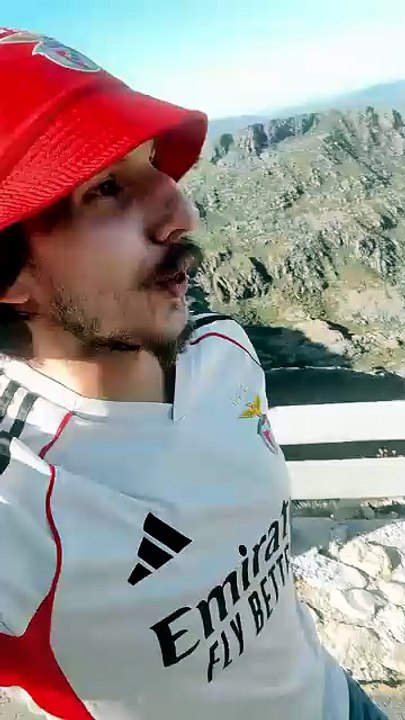 Rui Oliveira rouba telemóvel de adepto na Volta a Portugal