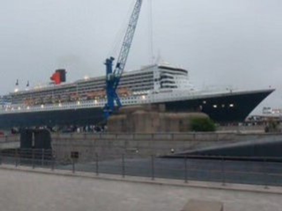 Queen Mary 2 à Cherbourg en Juillet 2008