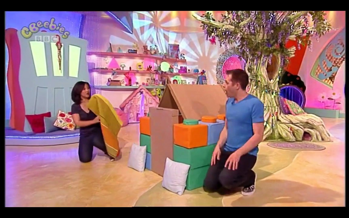 Cbeebies Show Me Show Me Houses And Holes 1x32...mp4
