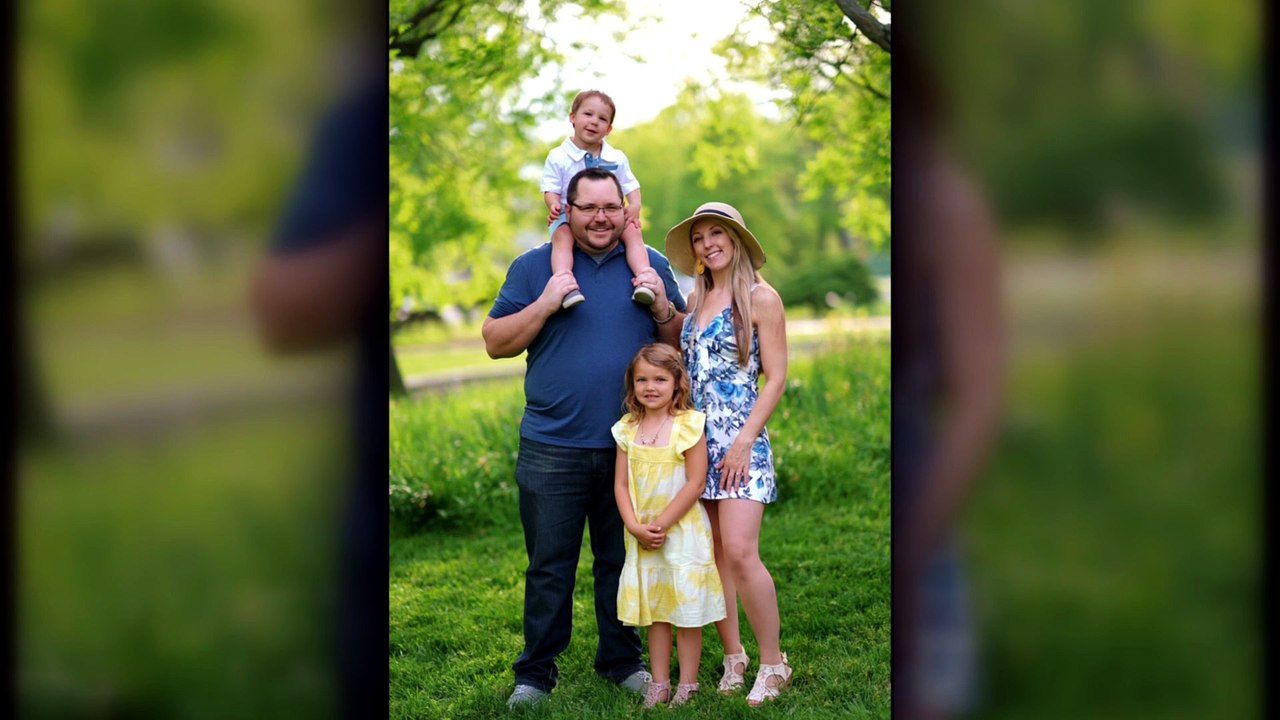 Double Lives of Suburban Wives S01E01 Risky Business