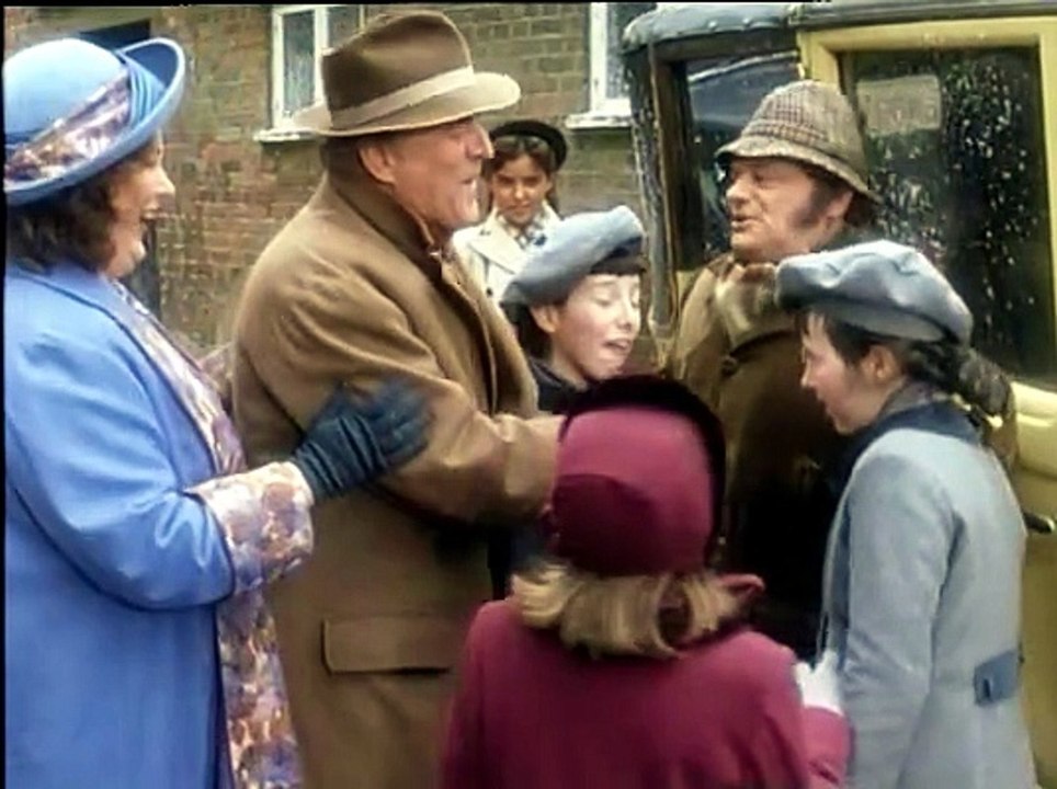 The Darling Buds Of May S01E07 Christmas Is Coming