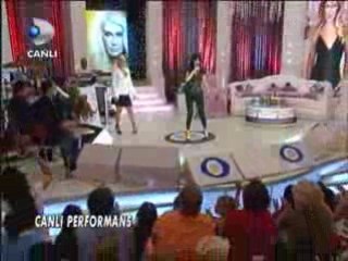 Hande Yener @ Seda Sayan - Balon Live