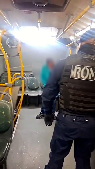 Homem é preso por se masturbar em público em SC...