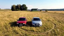 Audi 80 und Audi A4 fahren im Kreis