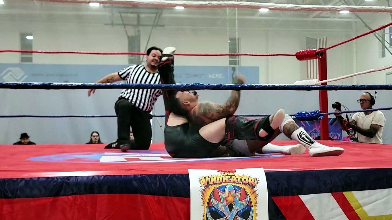 Bull Dredd with Danny Blaze vs Graves w Carson Chris
