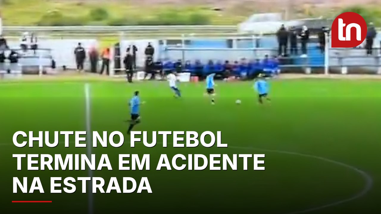 Bola chutada para fora de estádio causa acidente de trânsito na 2ª divisão do futebol uruguaio