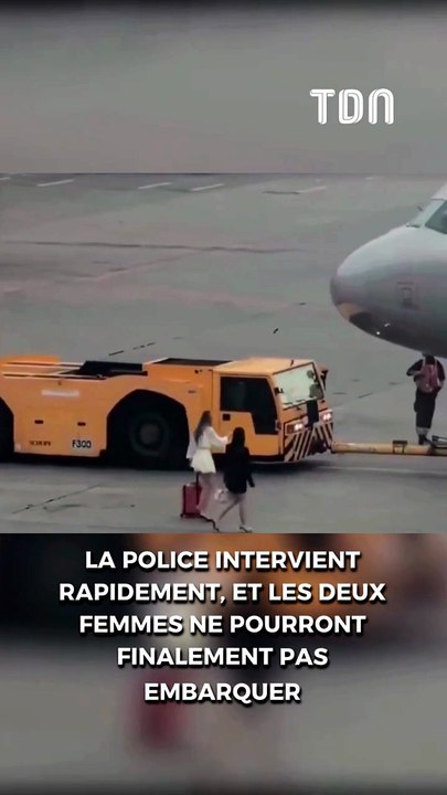 Deux passagères courent sur le tarmac pour rattraper leur avion