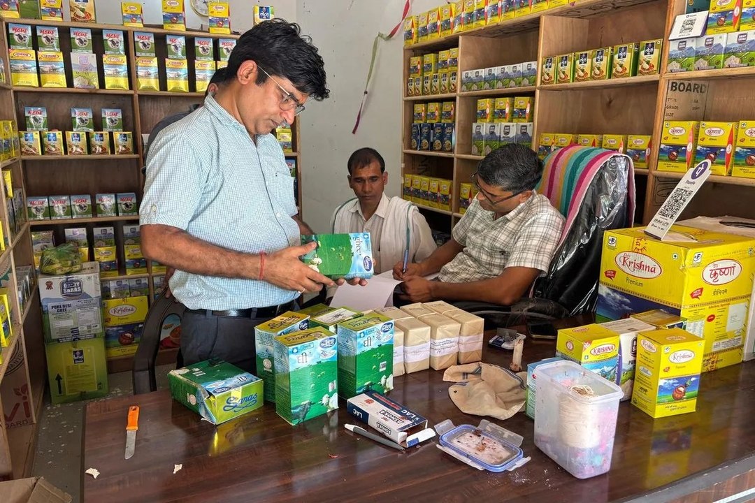 swm news: खाद्य सुरक्षा विभाग की ताबड़तोड़ कार्रवाई: नकली घी और खुला तेल जब्त