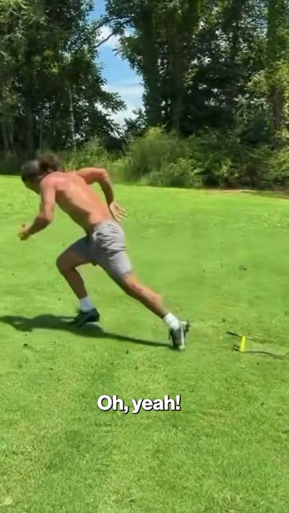 Knicks' Jose Alvarado training in the offseason with a dog