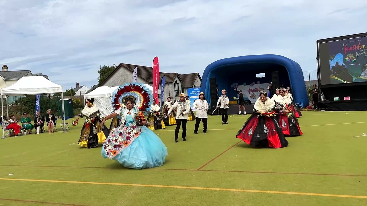 Filipino Dancers
