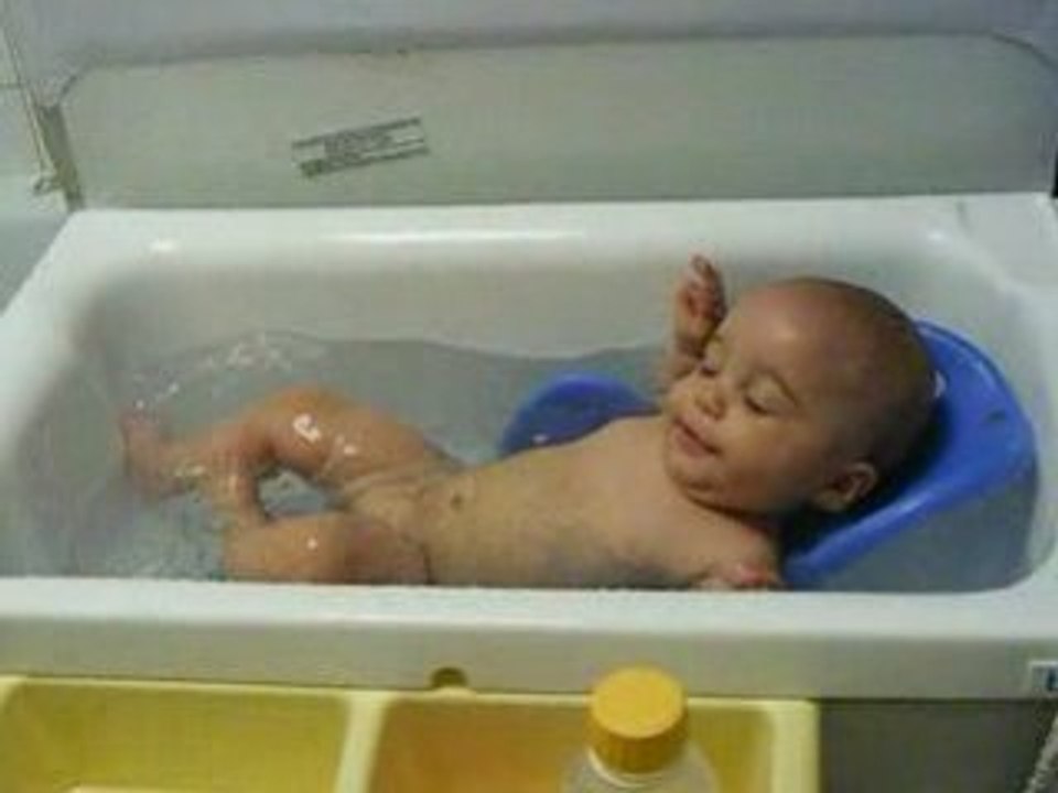 monica dans le bain