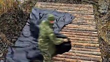 Soldier builds a hidden underground shelter in the marsh #underground #outdoorconstruction #bunker