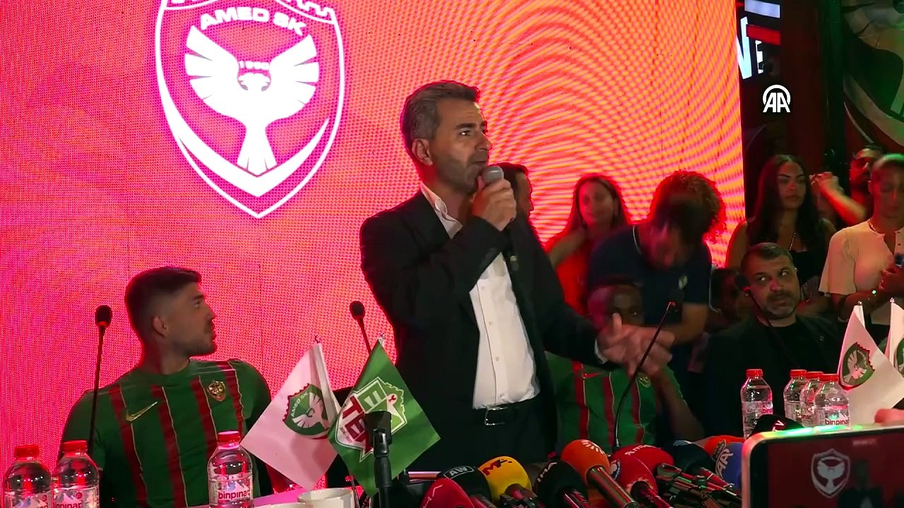Amed Sportif Faaliyetler, kadrosuna kattığı 5 yabancı futbolcu için imza töreni düzenledi | Ajansspor | AA