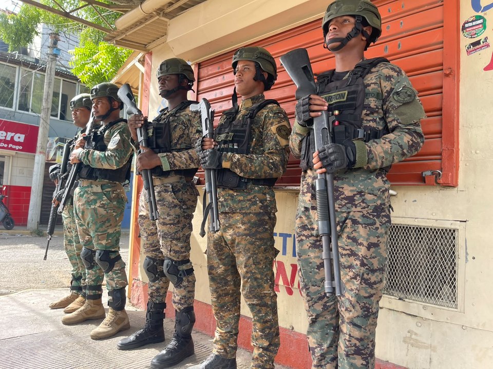 Paro de 48 horas mantiene a Navarrete bajo vigilancia policial y reduce actividad comercial