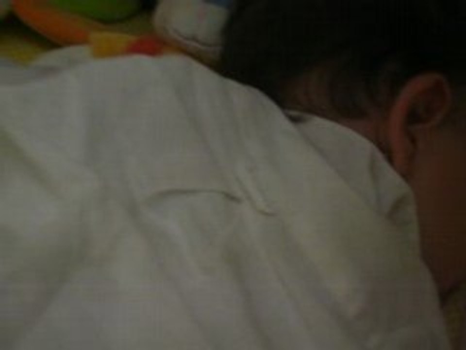 Arthur fait dodo les fesses en l'air