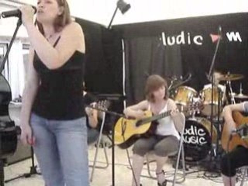 Tracy Chapman - Talking About The Revolution