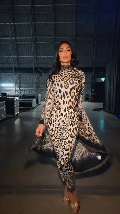 Nicole Scherzinger struts in mind-blowing slink...