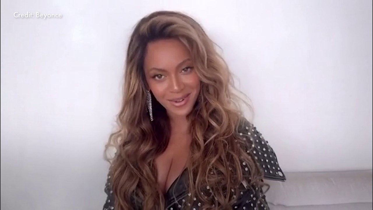 Beyoncé baffles fans by introducing herself in...
