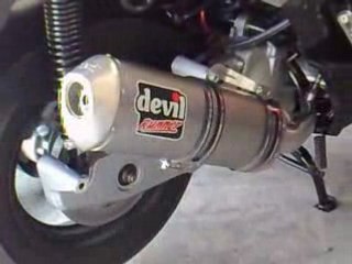 Mon Xmax 125 Devil Runner (1)